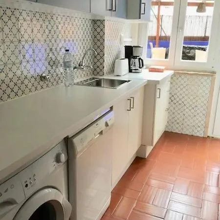 Charming Terrace Flat. & Trendy Location. * Lizbona