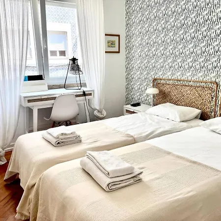 Charming Terrace Flat. & Trendy Location. Lizbona