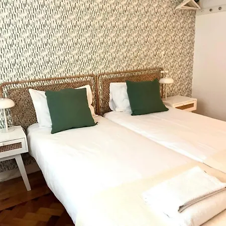 Charming Terrace Flat. & Trendy Location.