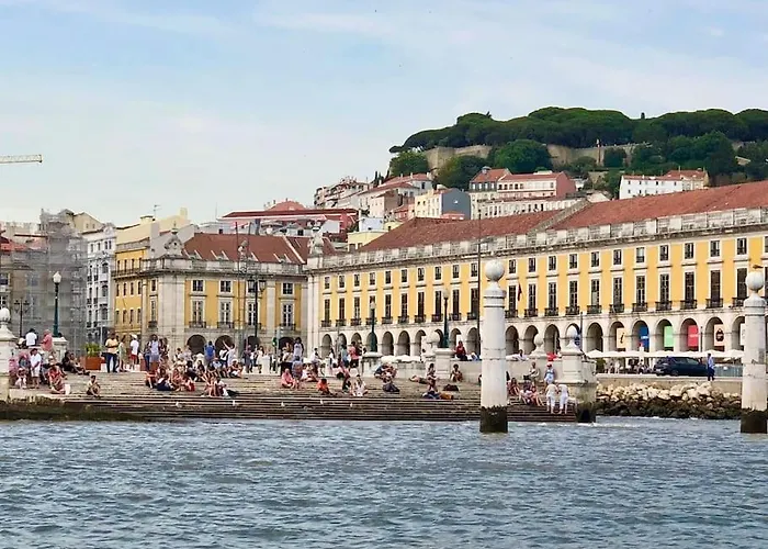 Апартаменты Charming Terrace Flat Center And Trendy Location Лиссабон